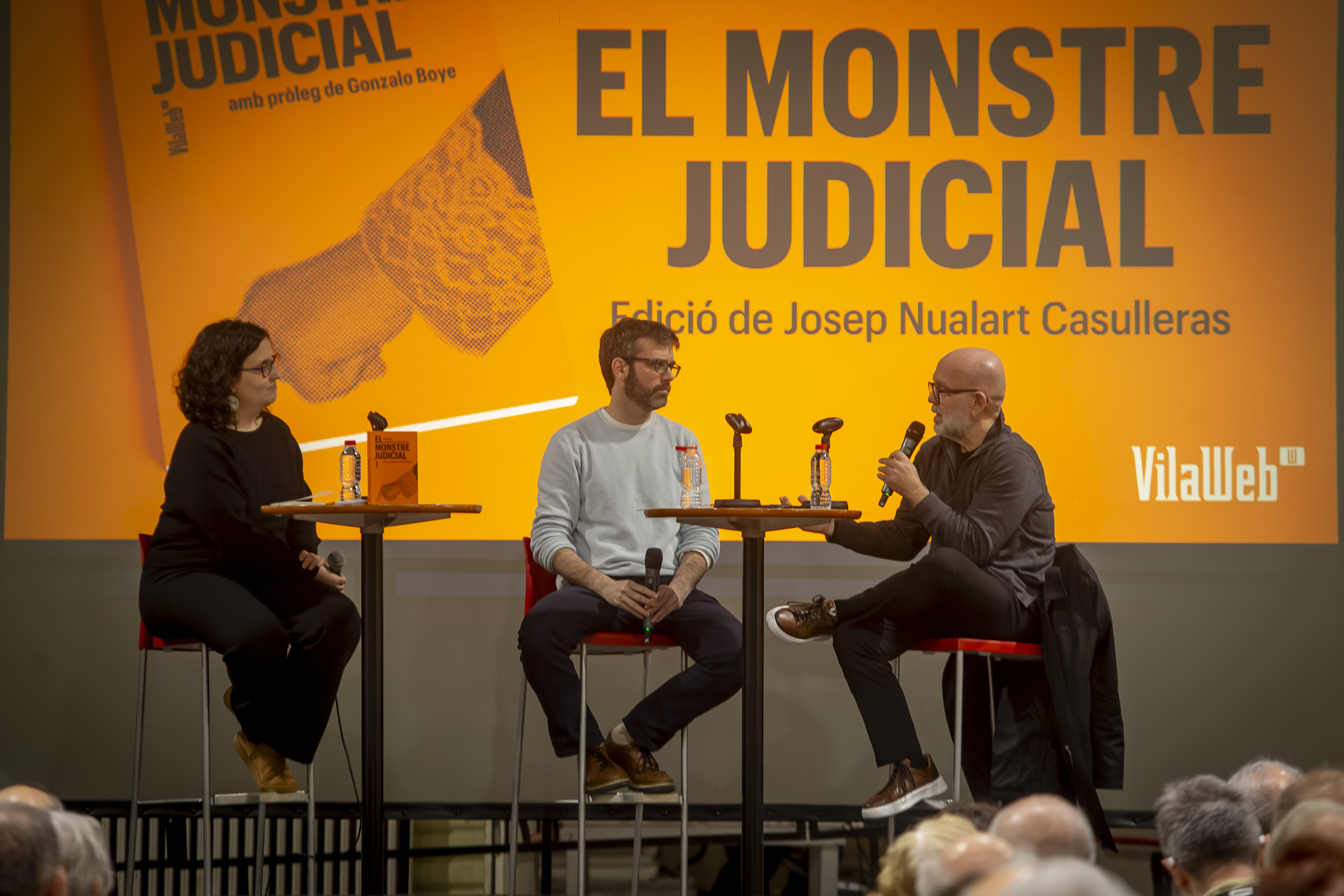 D'esquerra a dreta, Txell Partal, Josep Nualart Casulleras i Gonzalo Boye, aquest vespre a les Cotxeres de Sants (fotografia: Albert Salamé).