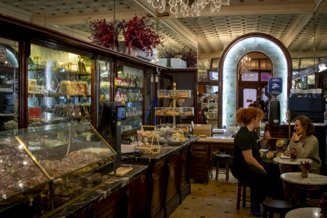 De dependenta a mestressa, Anna Campos salva la pastisseria més antiga de Barcelona