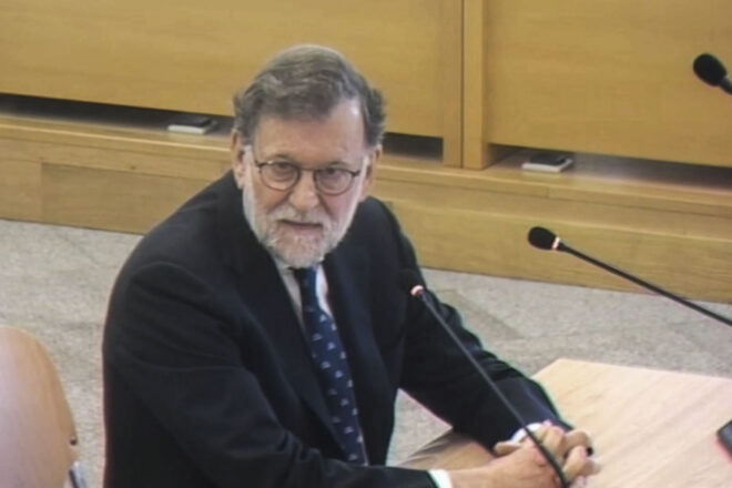 Rajoy nega l’operació Kitchen, diu que no va triturar mai els papers de Bárcenas i fa l’orni amb els seus sobrenoms