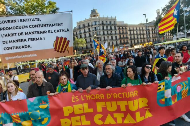 “Sense llengua, no hi ha país”: Sant Jordi torna a ser un clam en defensa del català