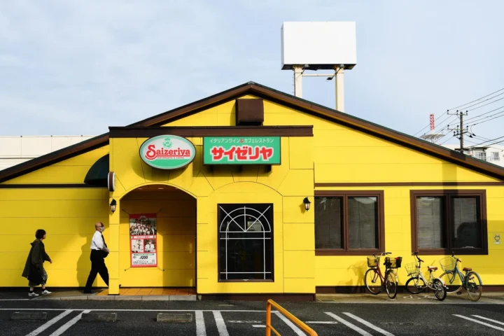 Un local de Saizeriya als afores de Tòquio (fotografia: Noriko Hayashi/Bloomberg).