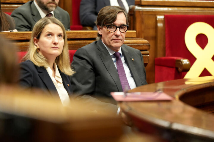 La consellera de Drets Socials i Inclusió, Mònica Martínez Bravo, i el president de la Generalitat, Salvador Illa (fotografia: ACN / Marta Sierra).