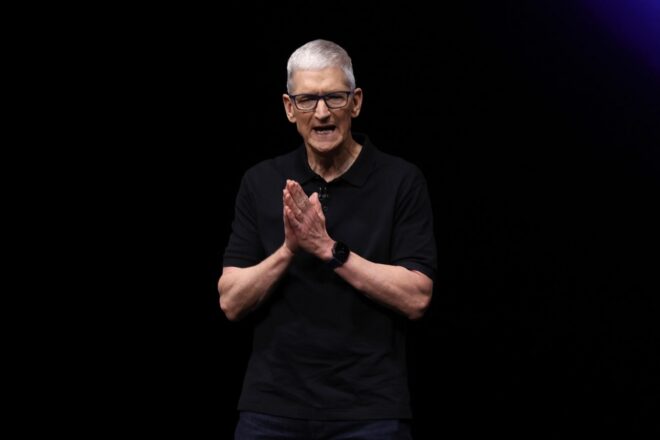 Tim Cook fa un pas al costat i cedeix el càrrec de conseller delegat d’Apple a John Ternus