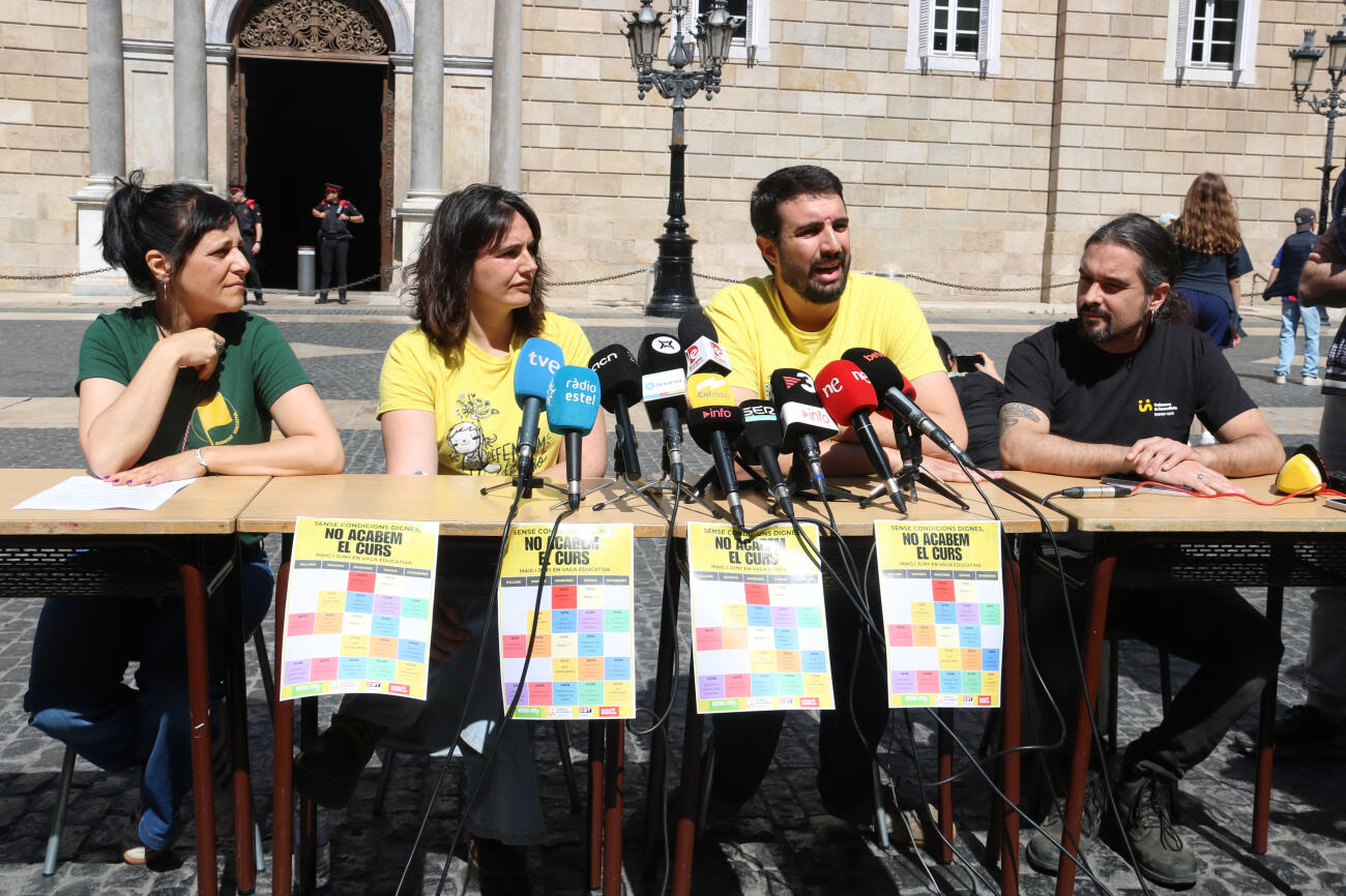 Iolanda Segura (USTEC), Laia Estapé (CGT), Marc Martorell (Intersindical) i Ramiro Gil (Professors de Secundària).