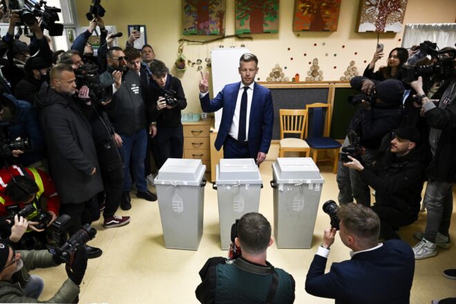 Orbán i Magyar ja han votat en unes eleccions hongareses amb rècord de participació