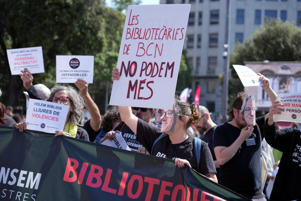 “Som un col·lectiu silenciós, però ja no podem més”: els bibliotecaris de Barcelona comencen demà una vaga indefinida
