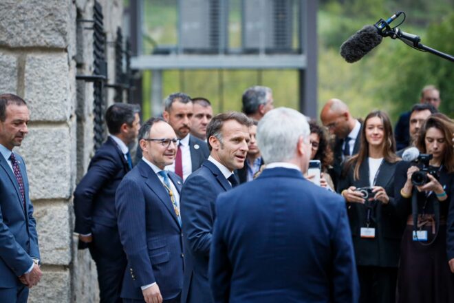 Macron afronta el dia clau a Andorra amb el discurs a la plaça del Poble i una sessió inèdita al Consell General