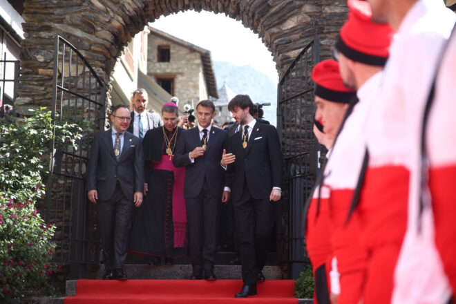 Macron s’adreça a la ciutadania en un discurs a la plaça del Poble