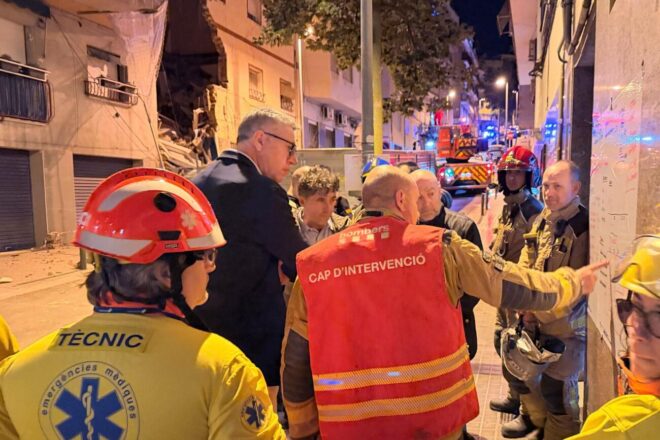 Desallotgen una trentena de persones a Badalona per l’esfondrament d’un edifici abandonat