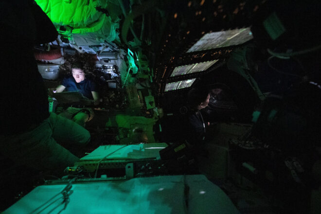 La nau Orion supera amb èxit la cara oculta de la Lluna i inicia el retorn cap a la Terra