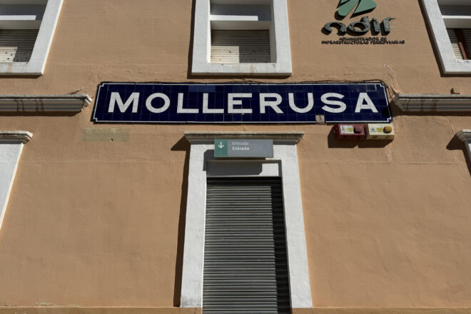 L’Ajuntament de Mollerussa demana de corregir una errada als rètols de l’estació