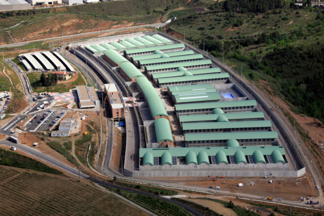 Una visitant agredeix una funcionària a la zona de visites del centre penitenciari de Brians 2
