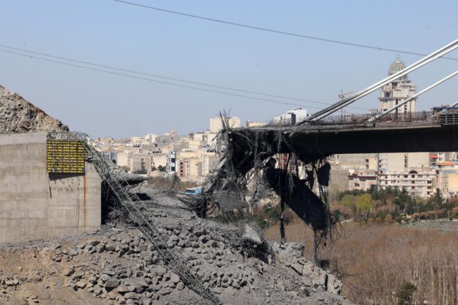 L’Irán denuncia crims de guerra dels EUA i Israel per la destrucció del pont de Karaj