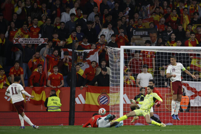Els Mossos investiguen els càntics racistes en el partit de la selecció espanyola a l’RCDE Stadium