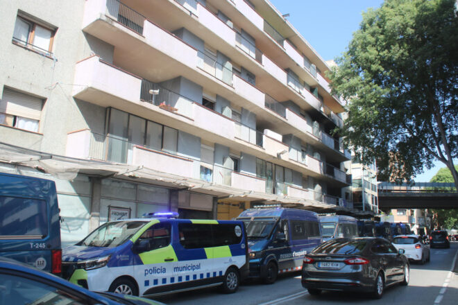 Desallotgen una cinquantena de persones de l’edifici ocupat de la Ronda de Ferran Puig de Girona