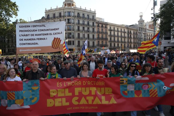 La reivindicació de la llengua pren el carrer en una mobilització descentralitzada