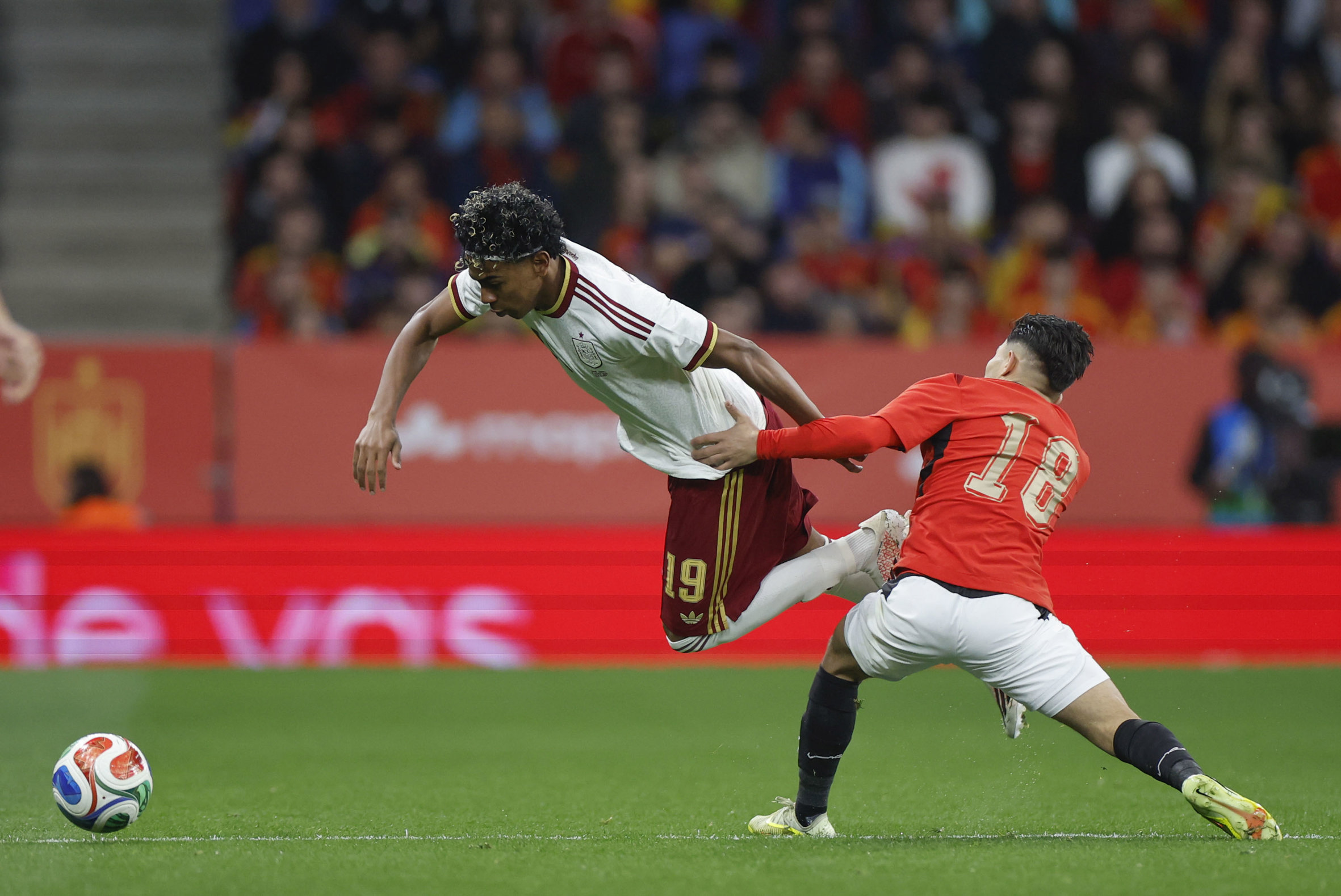 Lamine Yamal, durant el partit (fotografia: EFE / Alberto Estevez.)
