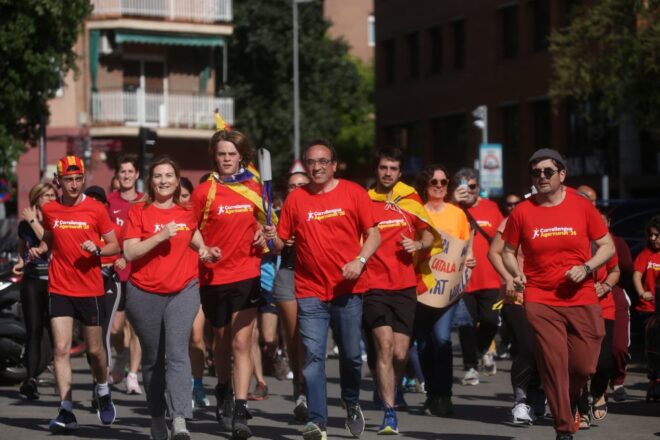 [VÍDEO] El president Rull i la vice-presidenta Sans porten la flama del Correllengua a Granollers