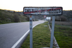 Cartell de sortida de Castell de Cabres en direcci&oacute; a Morella