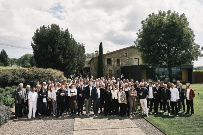 La gran família de la cuina catalana tanca ferides quinze anys després de la mort de Santi Santamaria