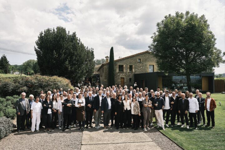 Fotografia de família de l'homenatge a Santi Santamaria (fotografia: Joan Pujol Creus, cedida per Food &Media)
