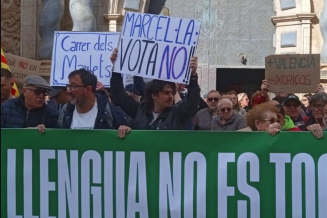 Vinaròs aprova el reglament que retalla l’ús del català tot i l’oposició popular