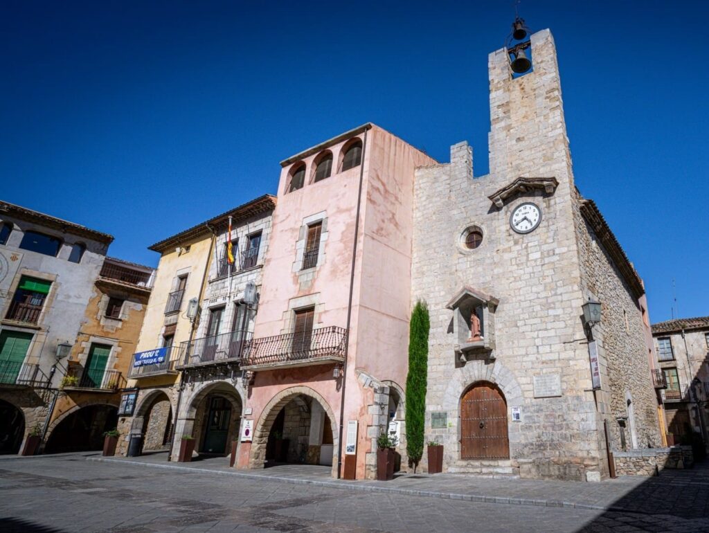 Torroella de Montgrí dóna suport a l’institut en la denúncia d’insults racistes d’Aliança Catalana a alumnes del centre