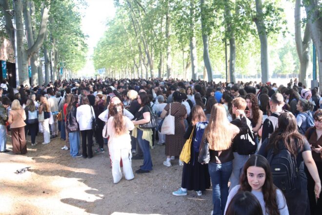 Milers de persones fan cua a Fira de Girona per participar en el càstig d”Embolicats’ de Disney