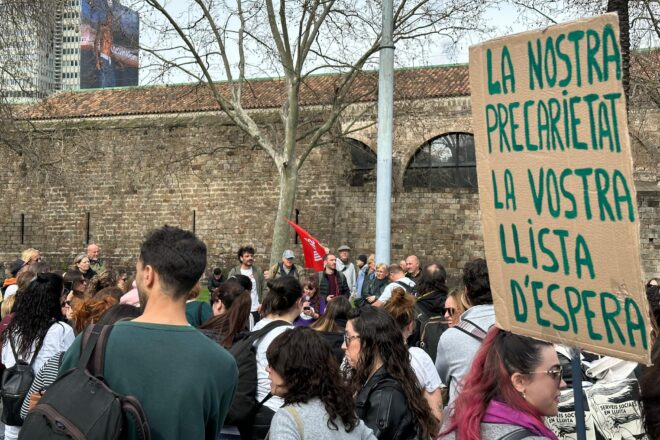 El personal d’atenció directa de l’Ajuntament de Barcelona fa vaga per denunciar el col·lapse dels serveis públics