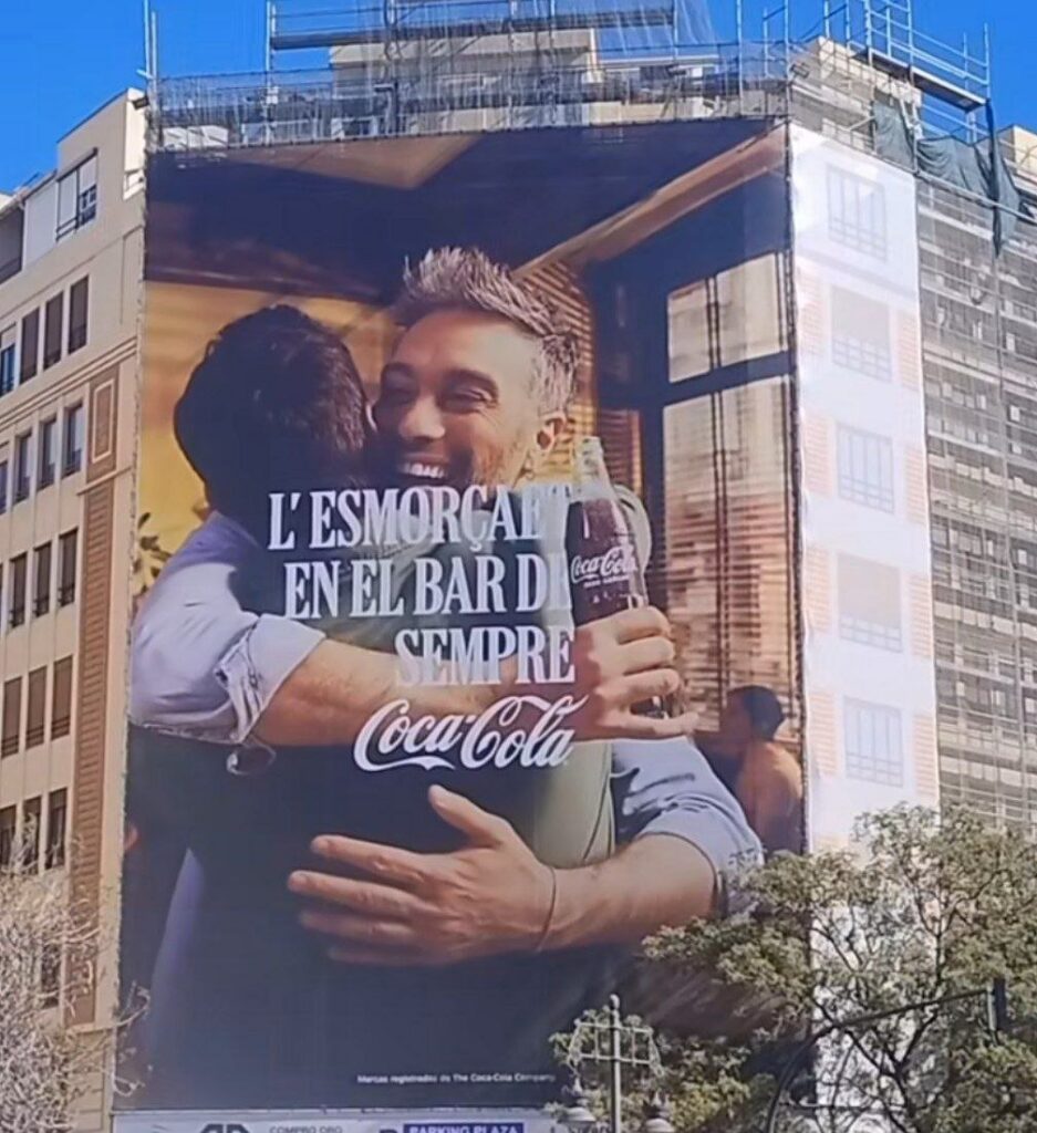 ‘Esmorçaet’: el greu error gramatical en un anunci de Coca-cola a València