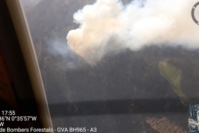 Incendi forestal a la serra del Maigmó, a Tibi