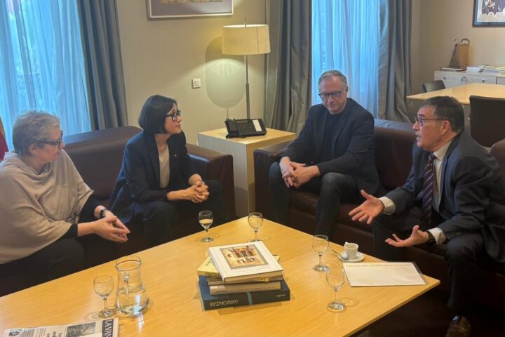 Un moment de la reunió al Departament d'Interior (fotografia: Jaume Alonso-Cuevillas).