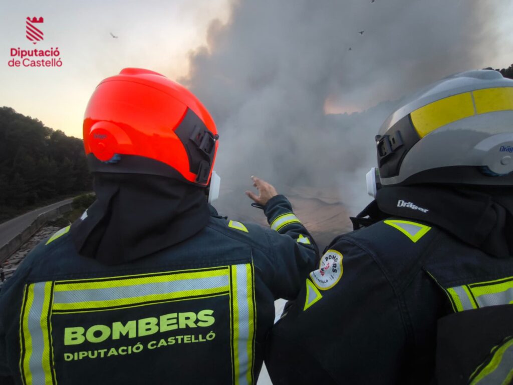 Un incendi en una planta de reciclatge d’Onda obliga a desallotjar uns quants habitatges