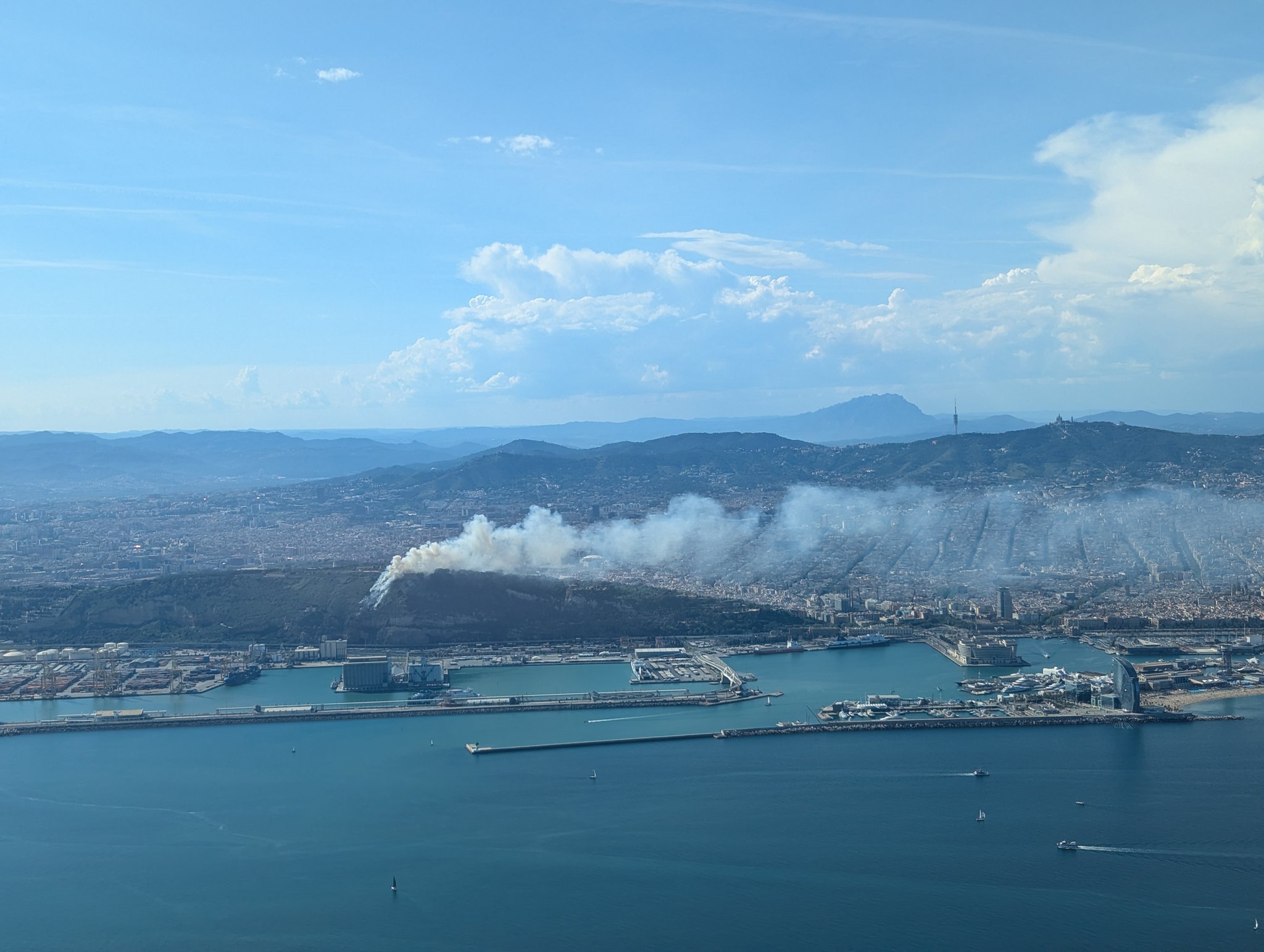 L'incendi a Montjuïc. Fotografia: David Triadú.