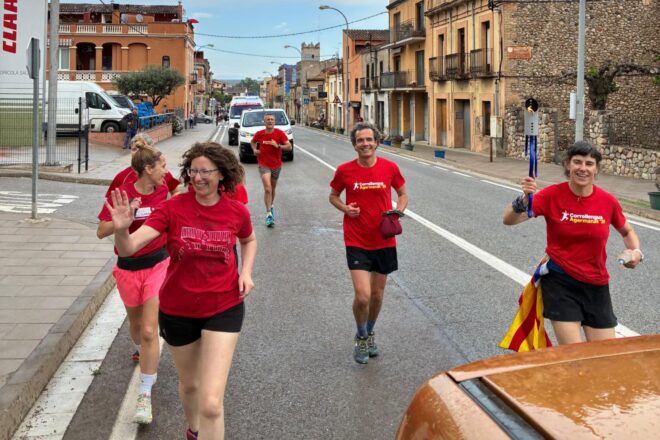 La pedregada no atura el Correllengua Agermanat: “No avortem missió!”