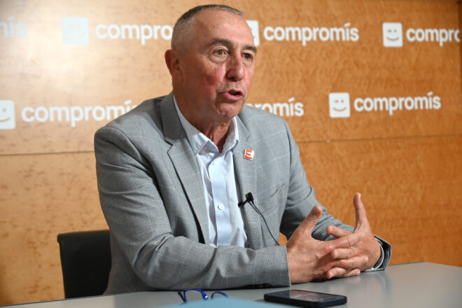 Compromís ha demanat la compareixença de Pérez Llorca a les Corts per a debatre sobre la vaga educativa