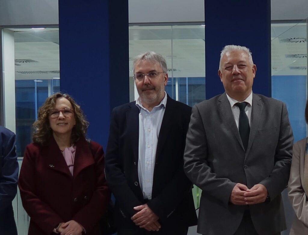 Dimiteix l’alt càrrec del govern valencià autor d’un llibre que menysprea els professors i banalitza l’Holocaust