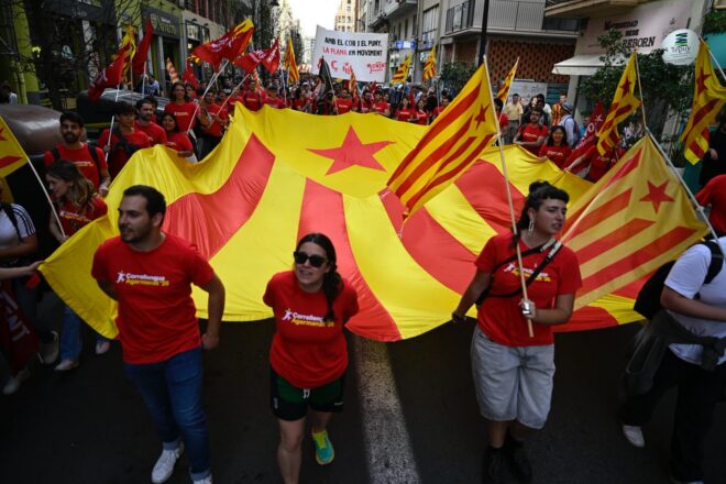 “Som la força del país”: comença la manifestació del 25 d’abril a València