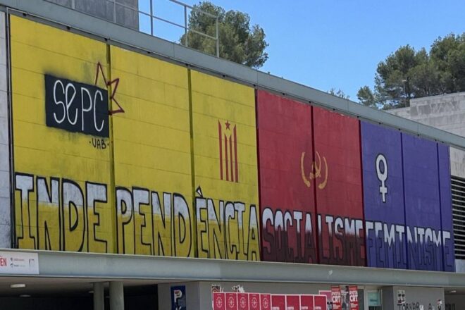 La UAB esborra el mural històric de l’Esquerra independentista a la plaça Cívica