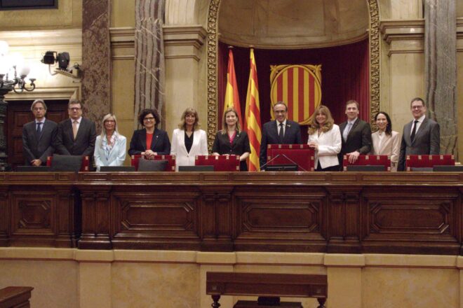 Una delegació de l’assemblea del Quebec visita el parlament per estrènyer la relació històrica entre cambres