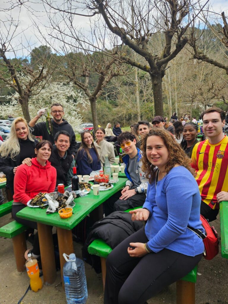 “No vull ser simplement una guiri”: Speak Catalan, la comunitat que ajuda els nouvinguts a viure en català