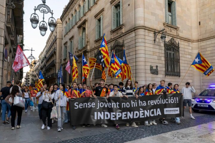 Manifestació juvenil per a commemorar el Primer d'Octubre (fotografia: Assemblea de Joves de Catalunya - cedida).