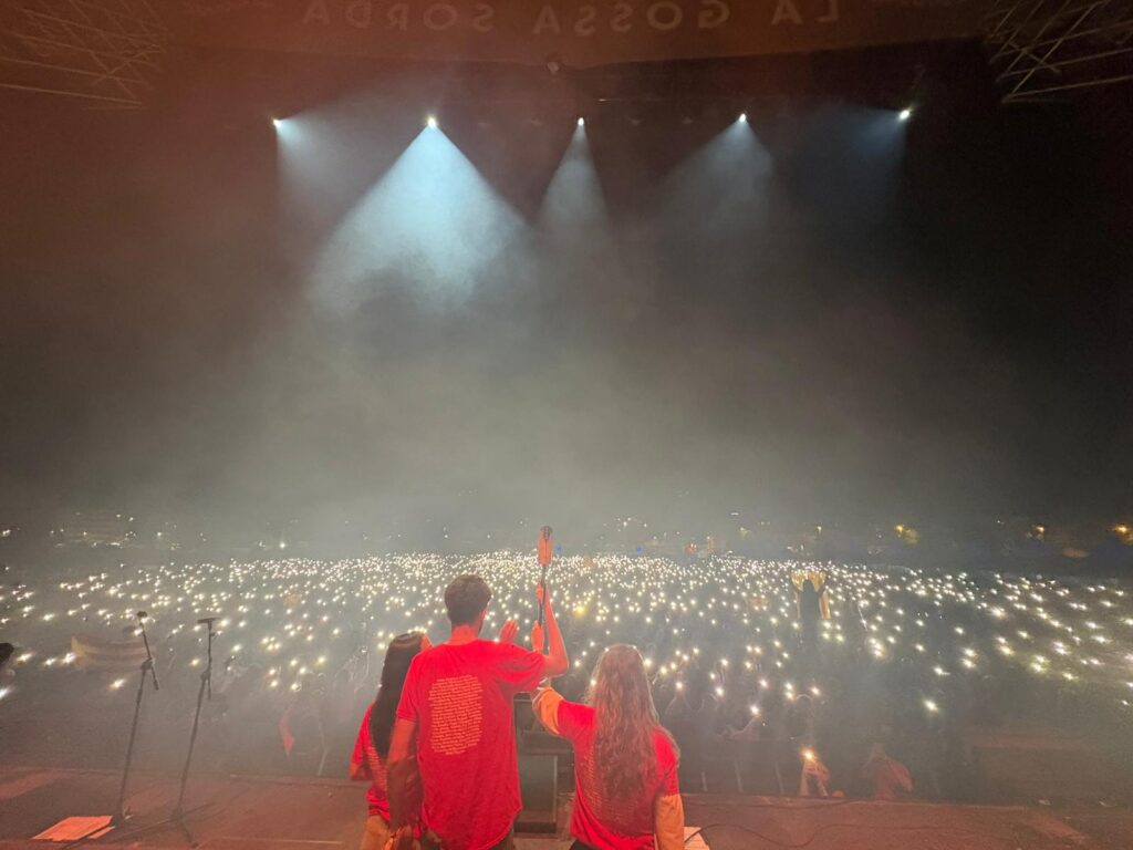 [VÍDEO] La flama del Correllengua il·lumina el concert de la Gossa Sorda: “València no oblida”
