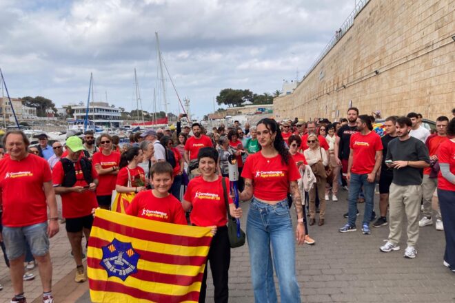 La flama del Correllengua Agermanat arriba a Ciutadella