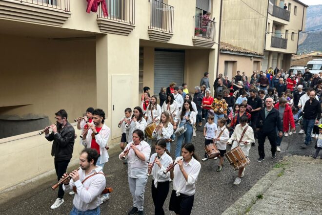 La flama del Correllengua arriba a Girona i Oliana