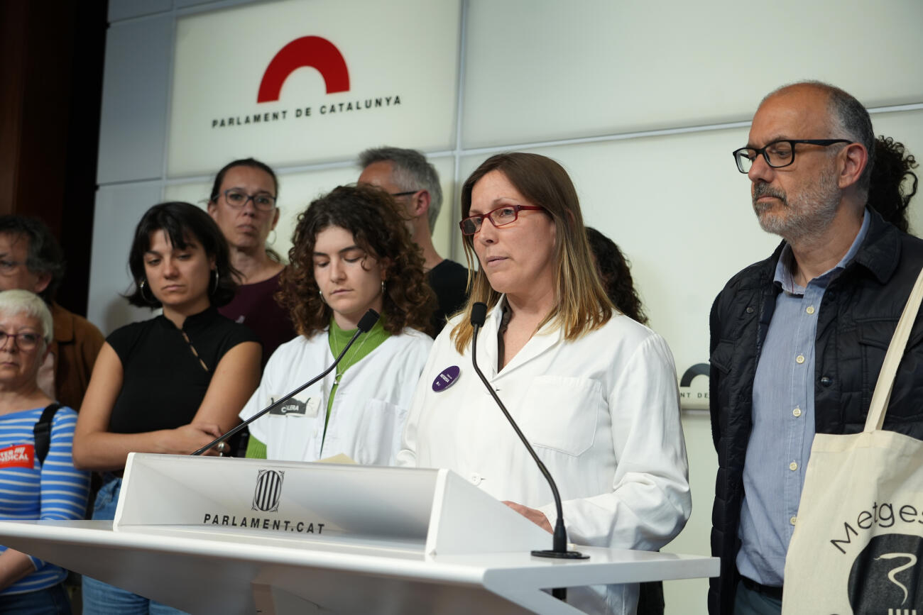 Representants de La Capçalera i la FoCAP en roda de premsa des del parlament (fotografia: ACN / Marta Sierra).