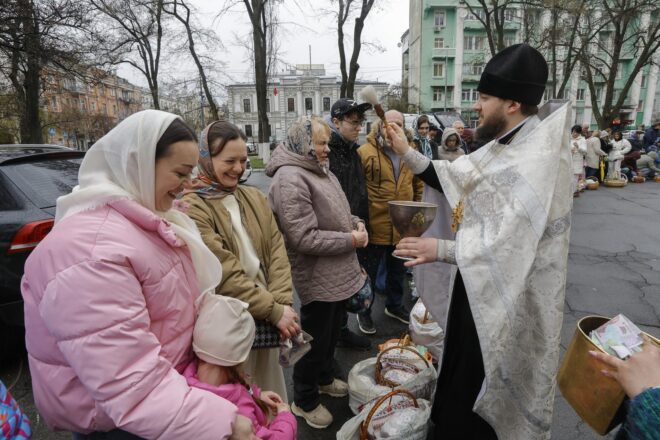 Ucraïna i Rússia s’acusen mútuament d’unes dues mil vulneracions de l’alto-el-foc de la Pasqua ortodoxa