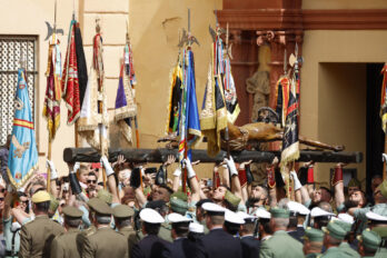 La simbiosi a Andalusia entre religió, exèrcit i nacionalisme espanyol es manté encara avui com es veu en aquesta imatge d'una processó d'ahir a Màlaga (fotografia: Jorge Zapata).