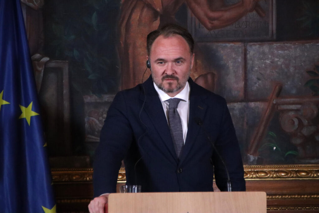 L’eurocomissari d’Energia diu que s’acosten anys difícils pels preus arran de la guerra de l’Iran