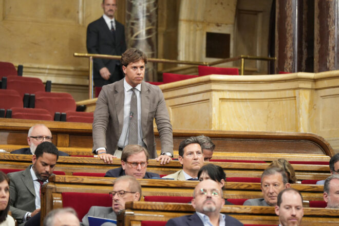 La mesa del parlament encarrega un informe jurídic per avaluar si emprèn accions legals contra Tarradas
